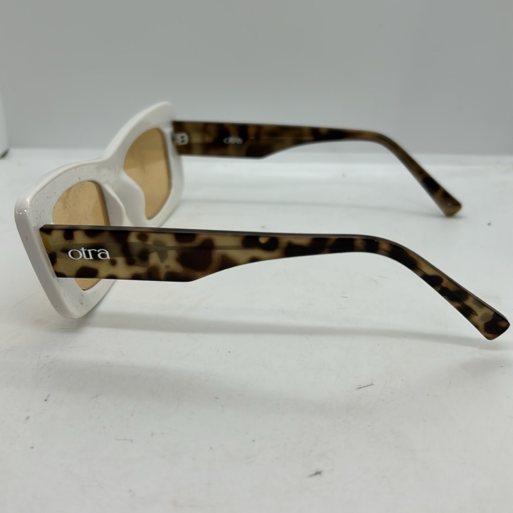 Otra Zoe Sunglasses Frames Case. Nwot View 4